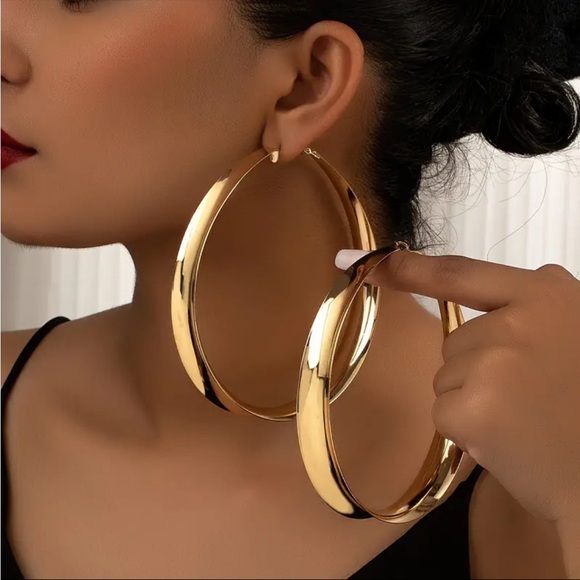 Chuc Me Boutique Jewelry - BOUTIQUE Gorgeous Large Gold Hoop Earrings 3.4”